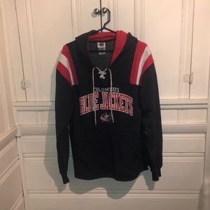 Columbus BlueJackets sweatshirt.